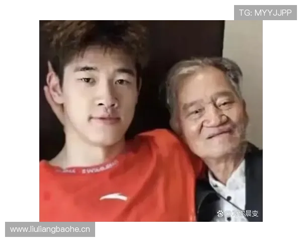 潘展乐家的冰箱里只放蛋白粉和冰块