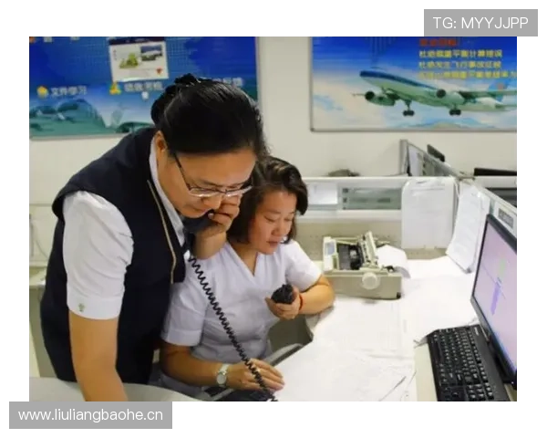 韩旭下飞机拎着个大牌包，我这银行卡瞬间失去存在感